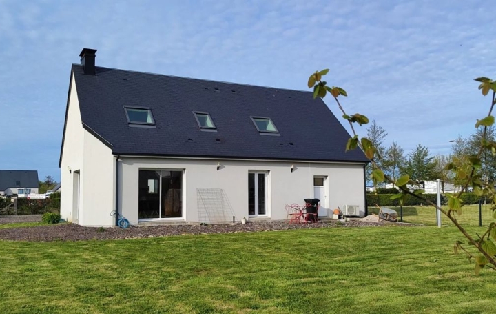 Maison   SAINT-VAAST-LA-HOUGUE  112 m2 325 500 € 
