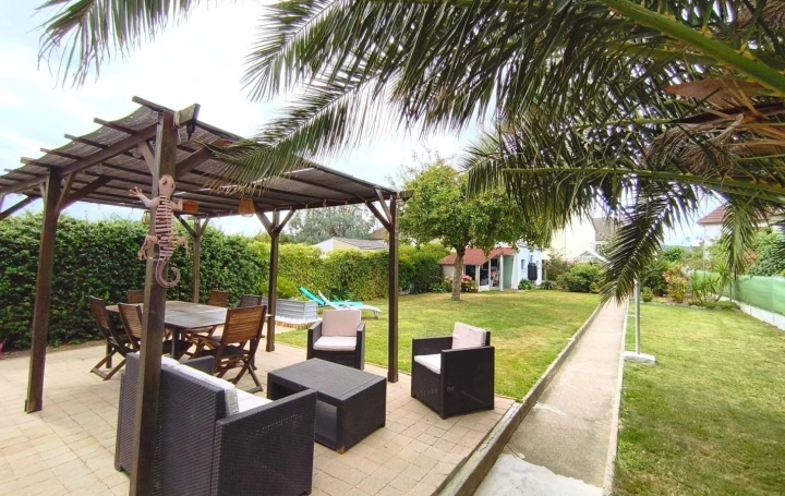 Maison CHERBOURG-EN-COTENTIN 153 m2 362 250 € Maison CHERBOURG-EN-COTENTIN 153 m2 362 250 €